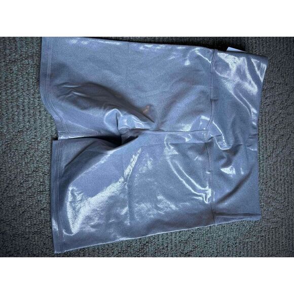 NEW GapFit Silver Metallic High Waisted Compression Bike Shorts Medium - Picture 3 of 8